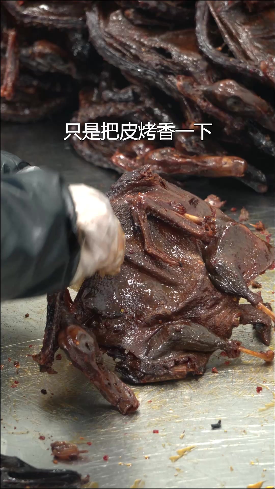 你知道酱板鸭煮之前为什么要烧一下鸭子吗