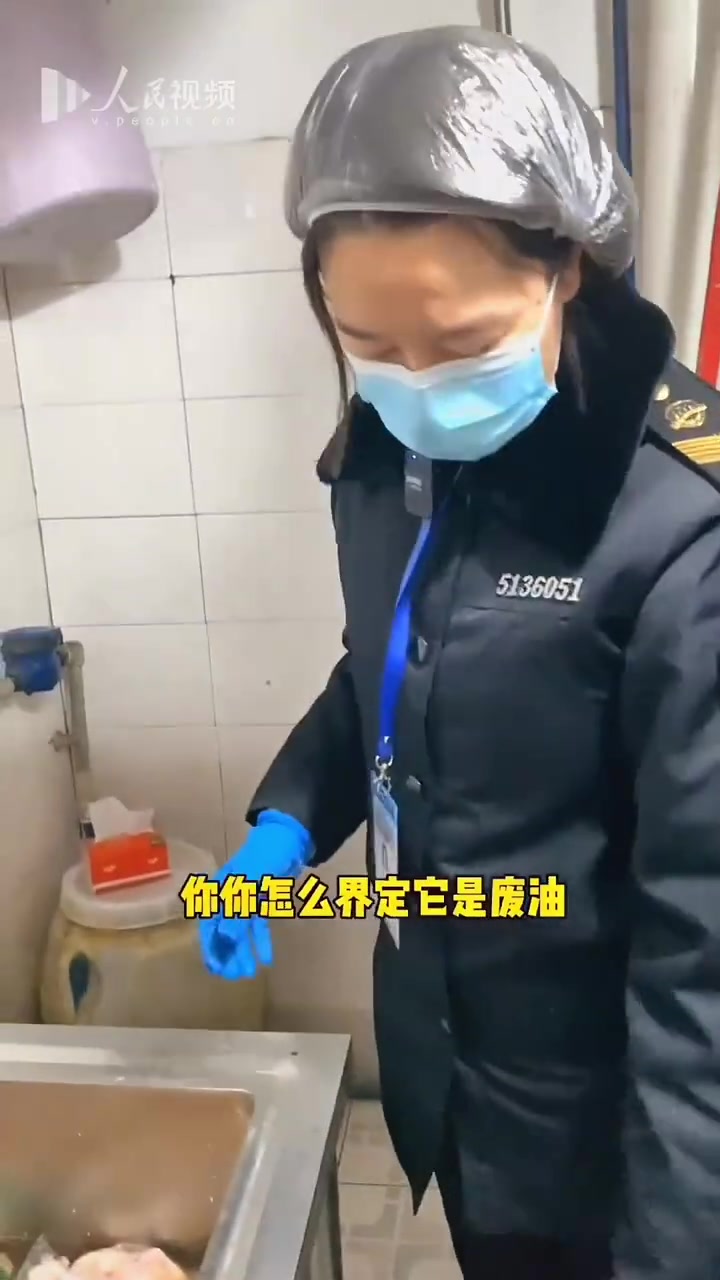 【网红炸鸡店回应食品安全问题:属于盗用我方商标的侵权门店】近日,四川眉山市场监管局突查网红