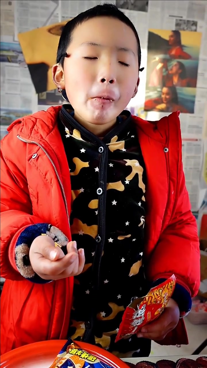 小时候的回忆,还记得小时候的这些干脆面,口水鸡辣条吗?