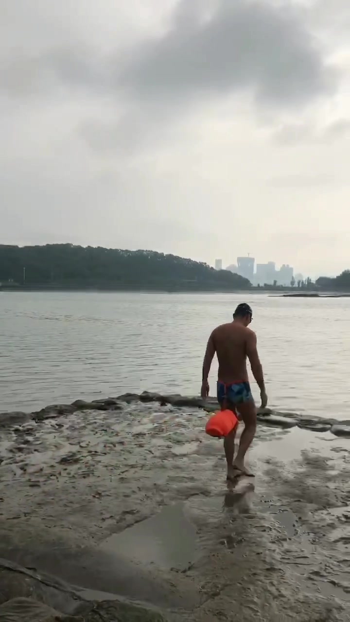 飞鱼乐仔游泳俱乐部