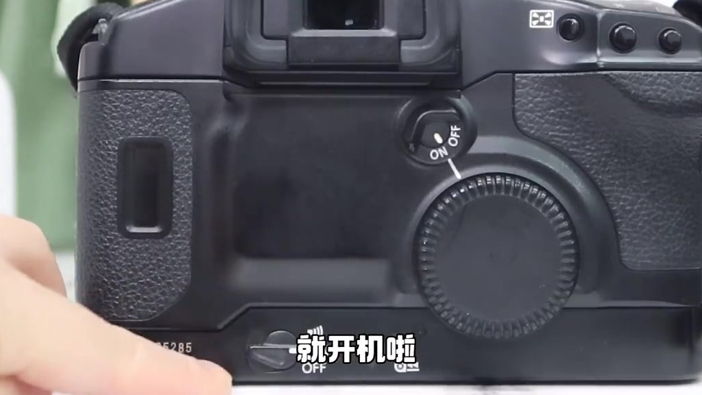 认识胶片相机按键操作摄影师小汤圆妹陀1⃣️胶片与数码照片的区别2⃣️按钮操作3⃣️如何安装