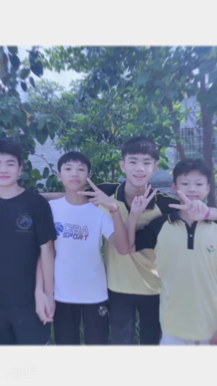 小学毕业照片(希望我闺蜜看到)