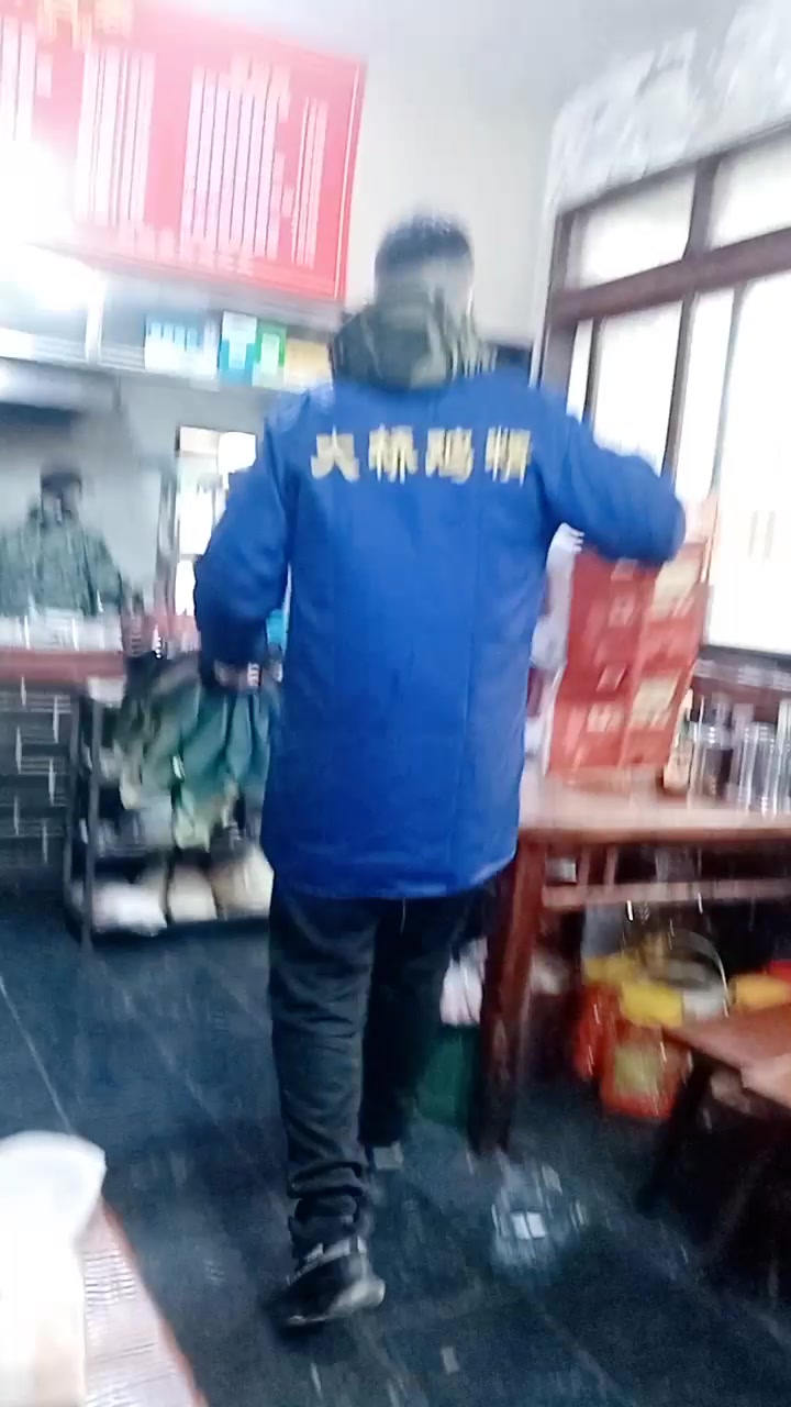 快过年了,来碗酸辣鸡杂米粉