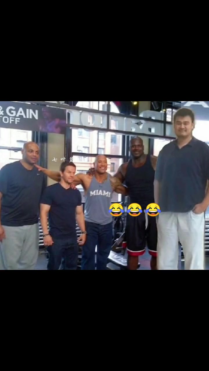 “巨石”强森遇到奥尼尔变小石头,大鲨鱼遇到姚明变小鱼干