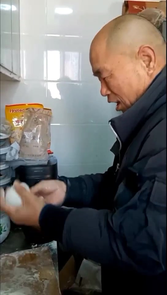 牛年牛人蒸牛馒头