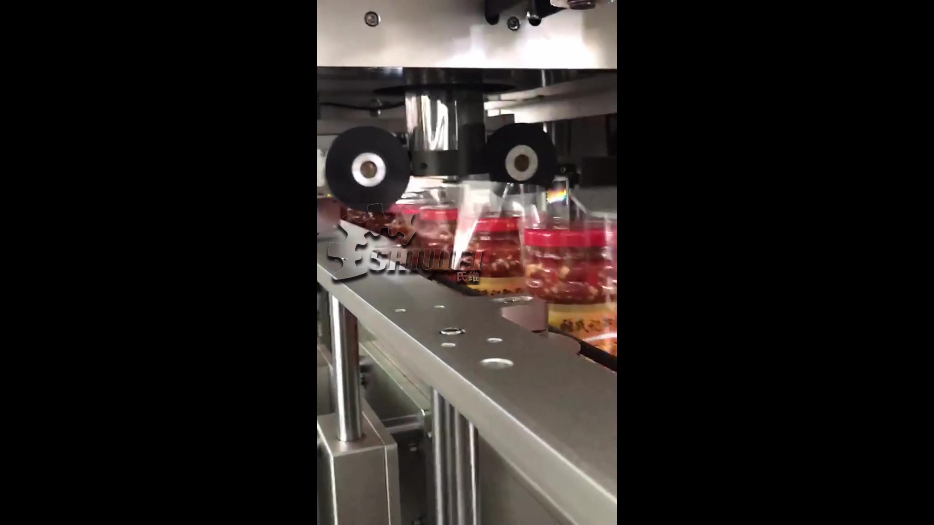 玻璃瓶全自动瓶口套标机 老干妈标签套标设备 辣椒酱牛肉酱瓶套标