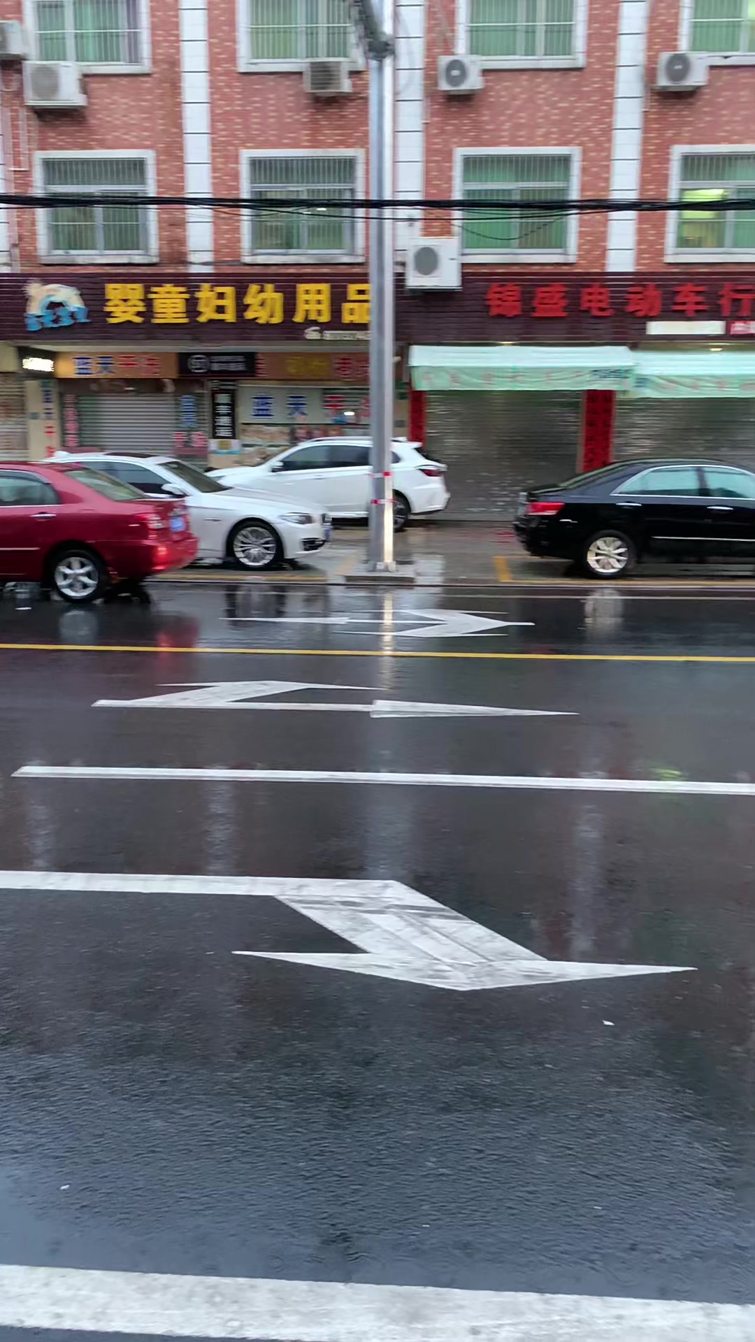 为了生活过年不关门