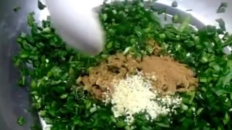 【今天#大年初三# 】俗语说:初一的饺子、初二的面、初三的合子往家转。教你北方人都爱吃的韭