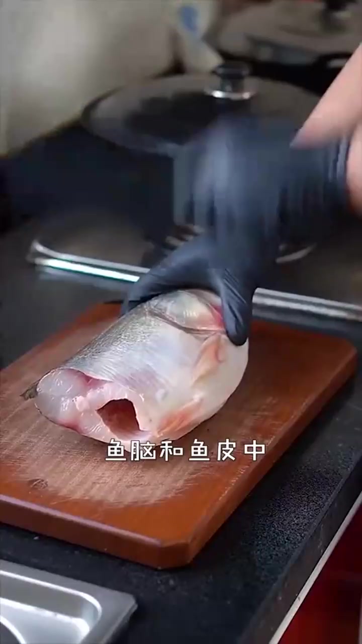 鱼身上最脏的部位,藏有大量寄生虫,却是一道名菜!
