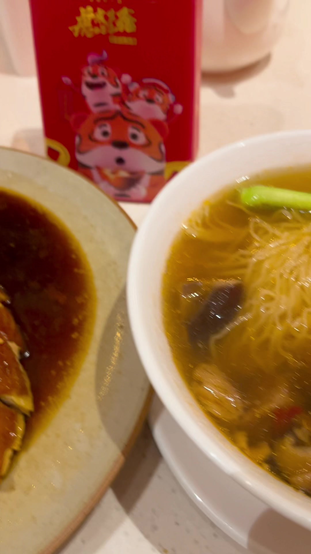 吃豉油鸡,牛腩面,喝杜康虎虎生鑫「666」
