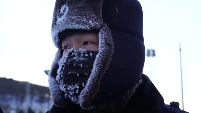 【#冷极卫士说泼水成冰特别热#】内蒙古呼伦贝尔市伊图里河站派出所位于大兴安岭腹地,最低温度