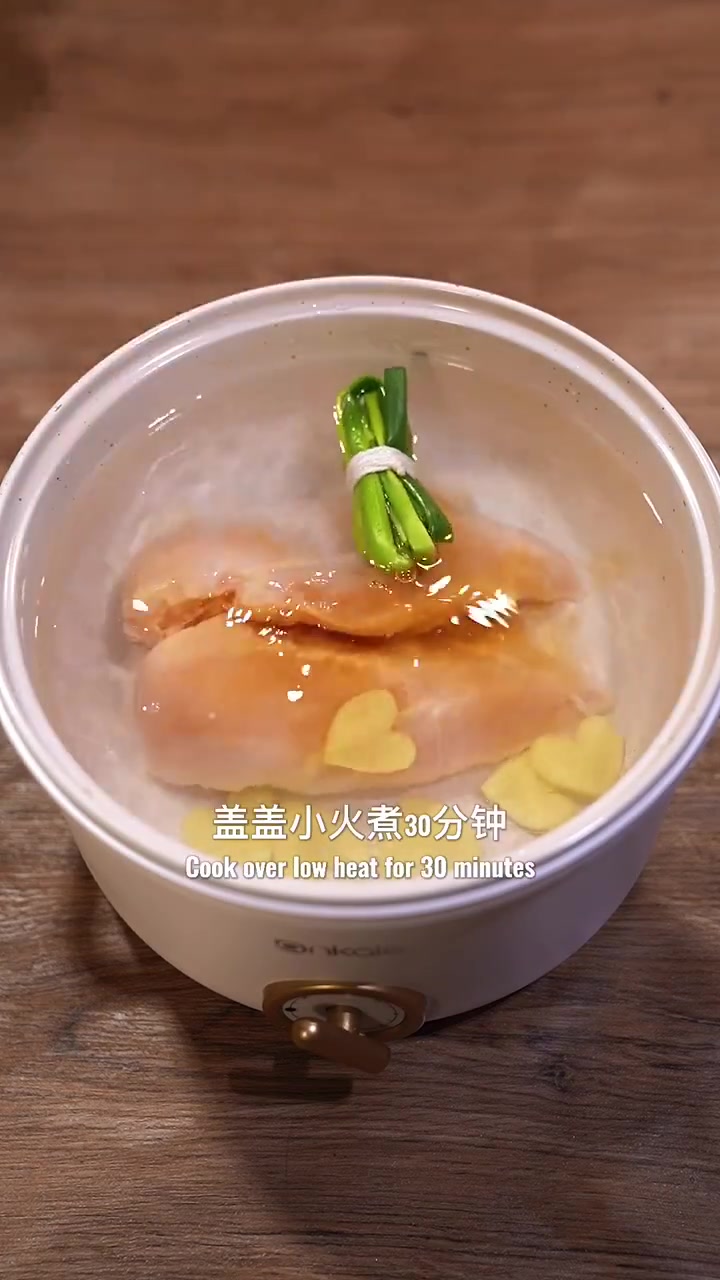 凉拌鸡胸肉丝的做法收藏了,鸡胸肉的神仙吃法,好吃到舔盘子!