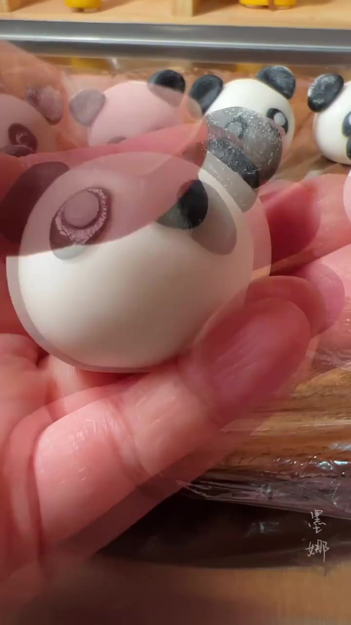 #今天元宵节#【60秒教你做冰墩墩汤圆】心愿汤圆表情包你“一户一墩”的愿望实现了吗?还没抢