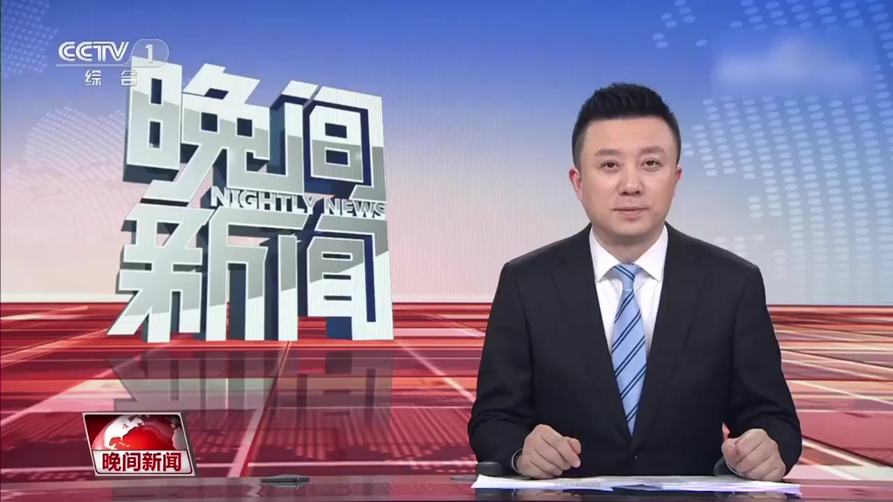 【真应景!湿地公园下汤圆啦[期待]】近日,吉林洮南四海湖国家湿地公园的湖冰之下,一个个冰团