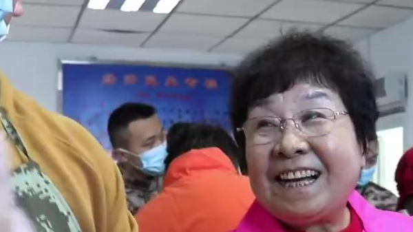 【我把汤圆送到了武警执勤一线│#城市体验官# EP34】#华灯之下总有人在守护我们的团圆#