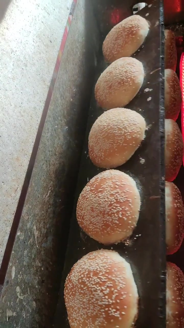 客户用我们家红盖烧饼机做出来的烧饼就是漂亮