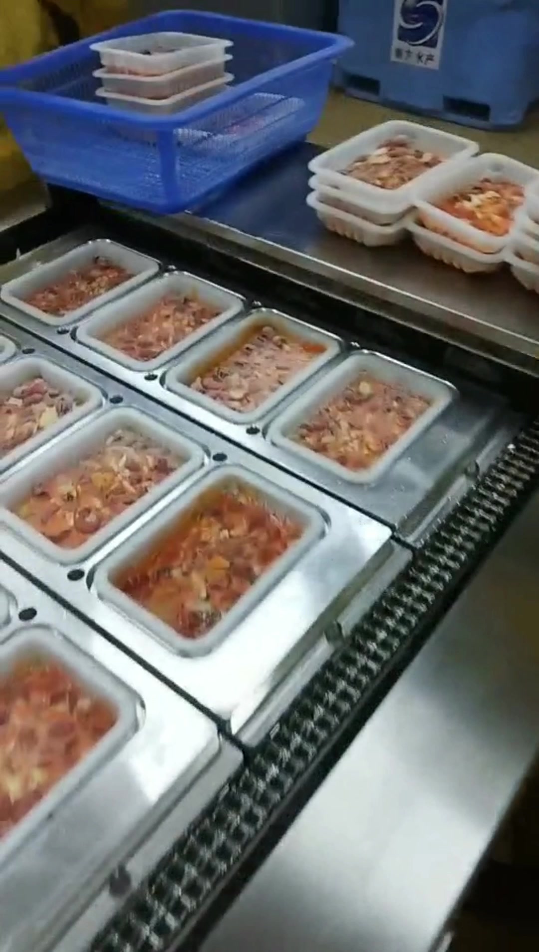 [小龙虾封口机系列]盒装麻辣虾尾真空包装机,调味虾锁鲜盒包装机