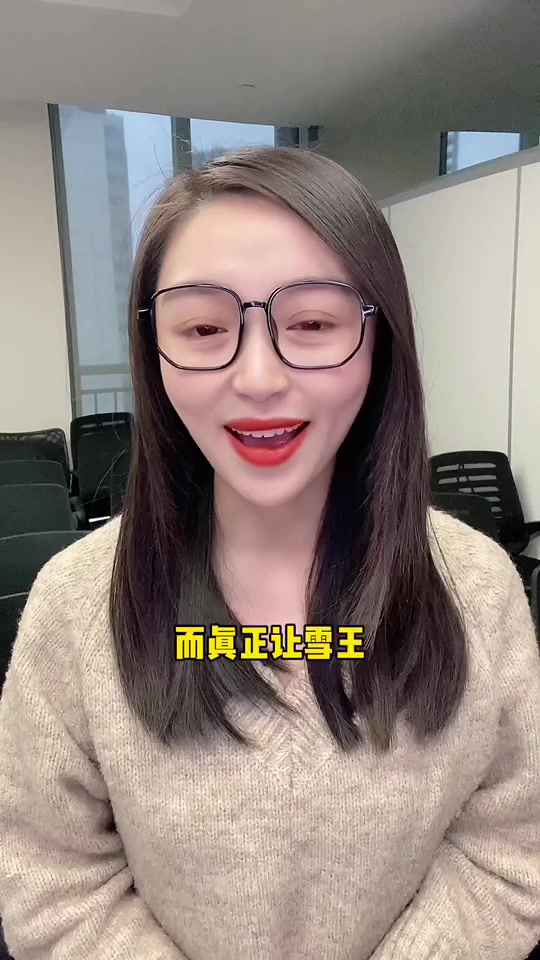 贝贝品呗丨营销or作秀?蜜雪冰城挂横幅欢迎民警进店休息