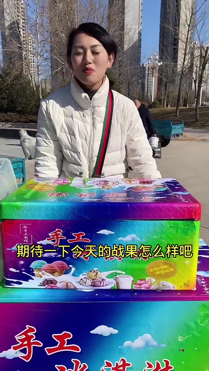 手工冰激凌出摊就是火爆