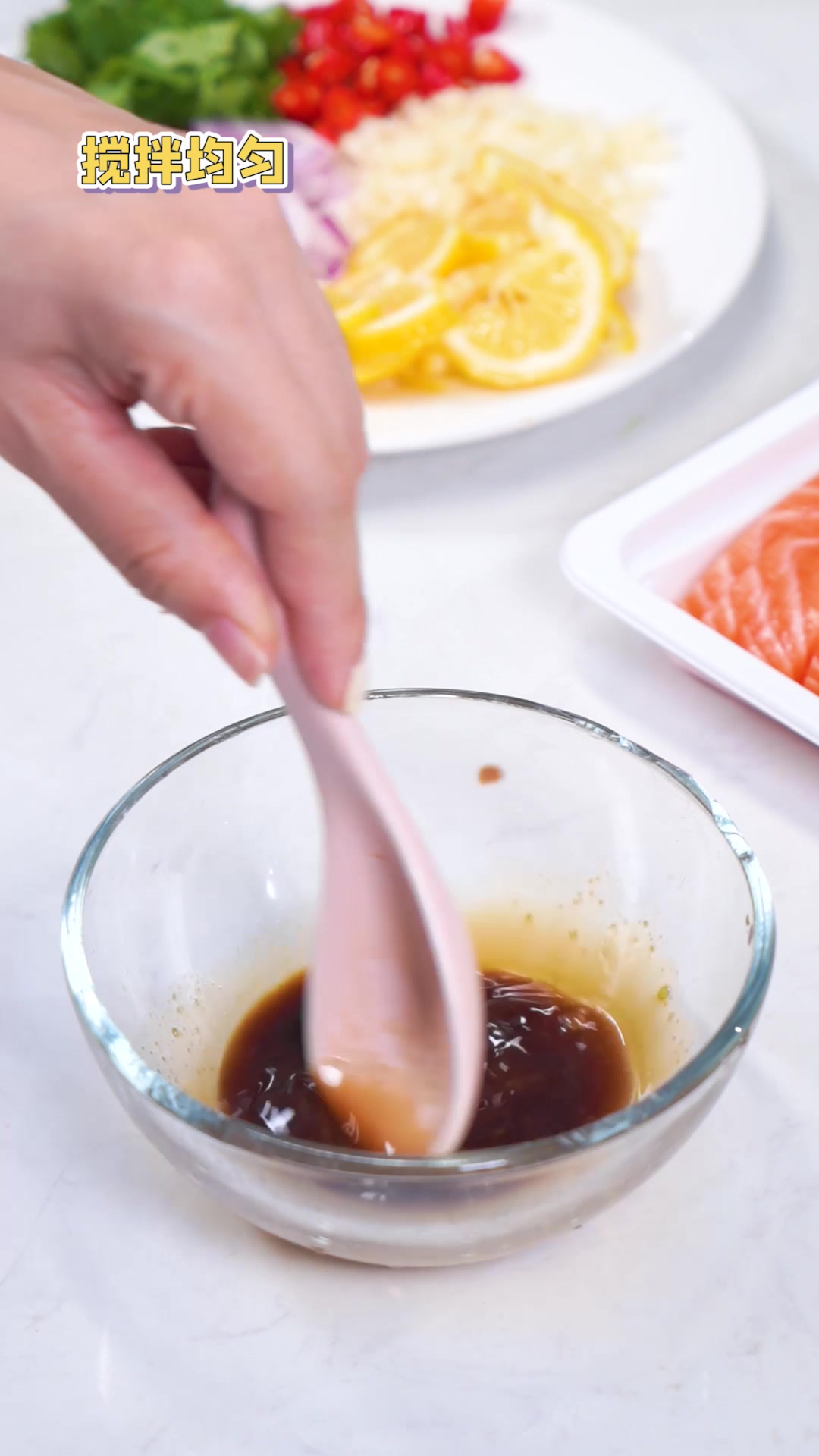 美食教程|泰式凉拌三文鱼,减脂又低卡!