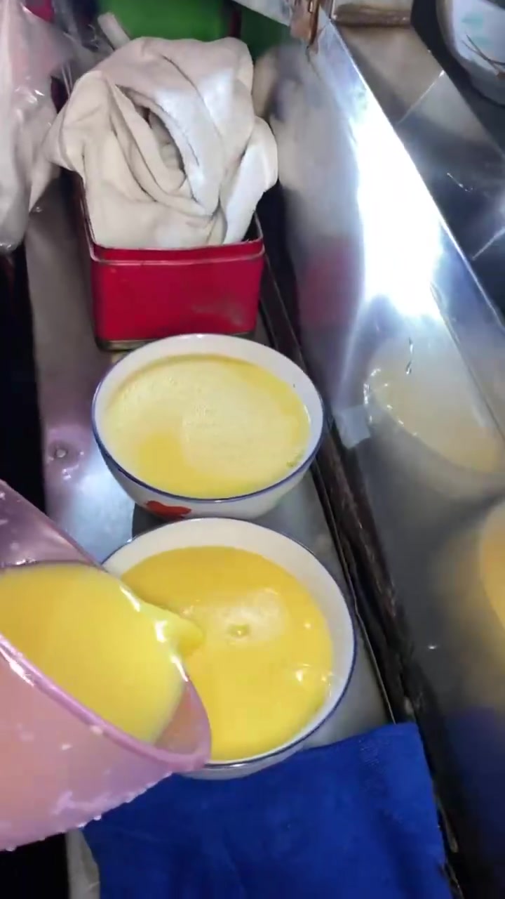 碗蒸豆腐脑三轮流动早餐