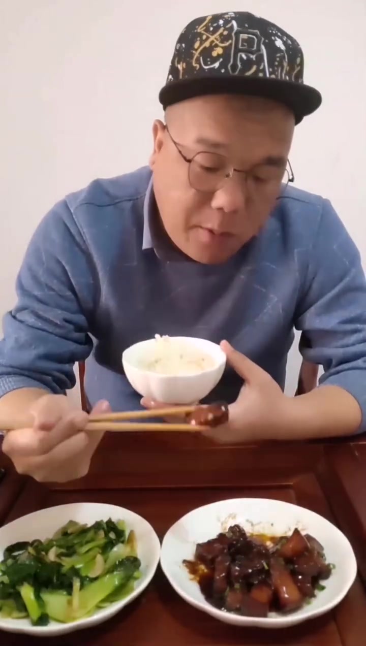 在家吃饭(3):红烧肉、清炒青菜,荤素搭配,营养美味!