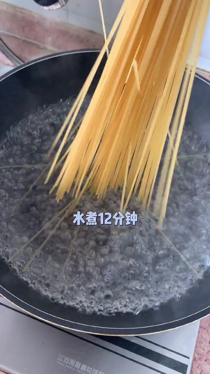 今日份早午餐!泰式春卷咖喱鸡意面其实是早饭早