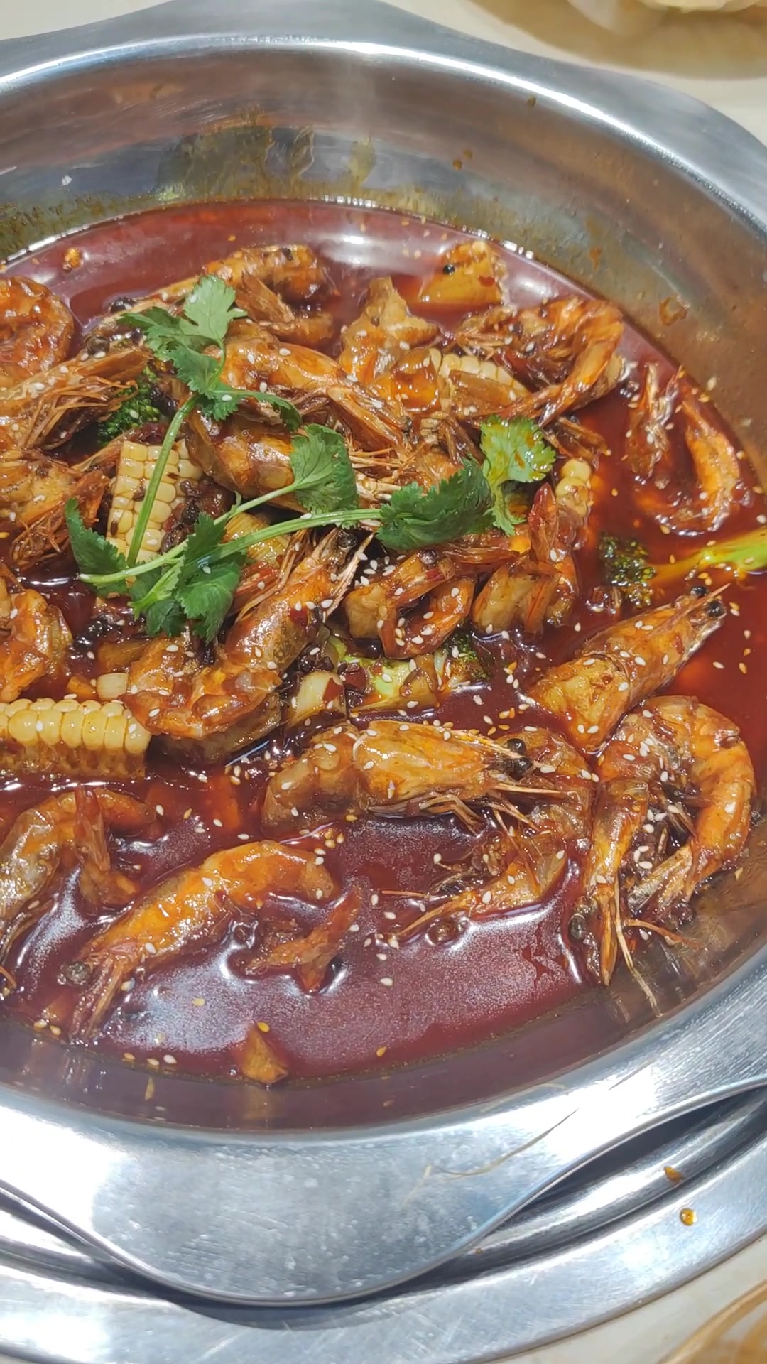 3月餐饮淡季,6小6豆花鱼的李总专程来添二虾王考察调试大虾火锅