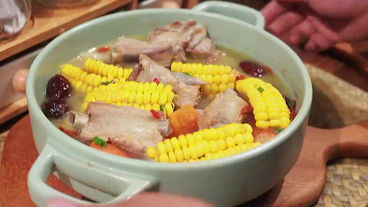 #美食大集# 餐桌上常见的山药排骨汤,做法简单,汤鲜肉嫩,营养又滋补~学起来