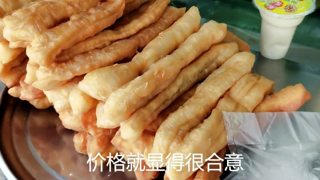 广东翁源,早餐一碗塘鲺粥,上班可以打老虎.。去年到广东韶关翁源,在街上发现一个奇观,连续四