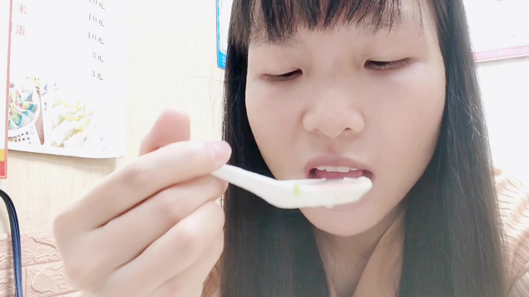 #记录我的周末时光# 吃货的我  夜里出来找到一家粥店  真是可口美味又优惠  值得推荐