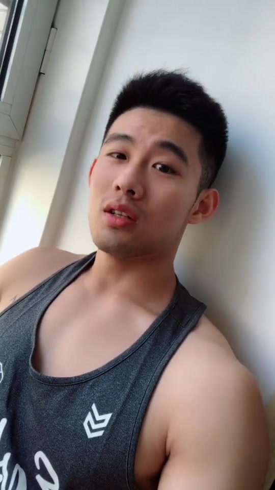 有魅力的男士朋友圈素材 喜欢旅游,又帅又多金的生活照