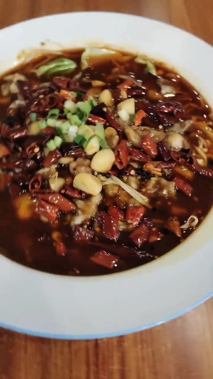 丽水家园南门对面,主烤官烧烤川菜麻辣烫,干锅牛蛙,馋嘴牛蛙