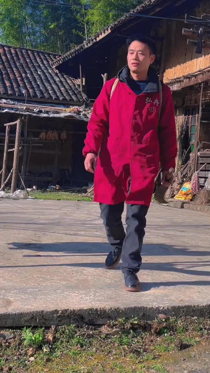 土家腊肉柏树枝烟熏