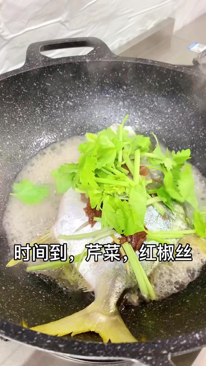 潮汕家常菜酸梅煮金鲳鱼,做法简单,鲜甜好吃