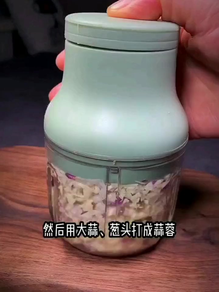 生蚝这么吃真的绝!鲜嫩肥美!配上灵魂蘸料就完成,这样沾着吃