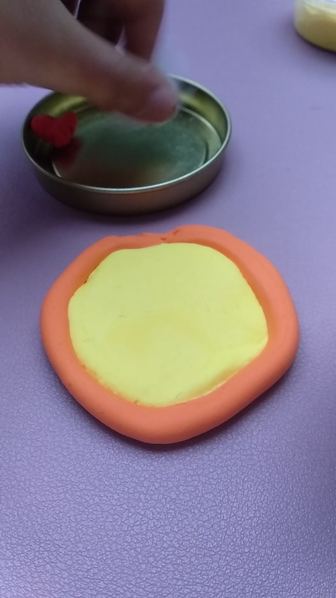 亲子彩泥披萨的制作快来动手做一做啦!