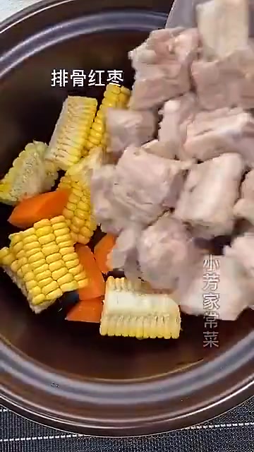 #美食时间# 这两天降温,从外面回来记得炖一锅玉米排骨汤,喝一碗超级暖,健康又美味~