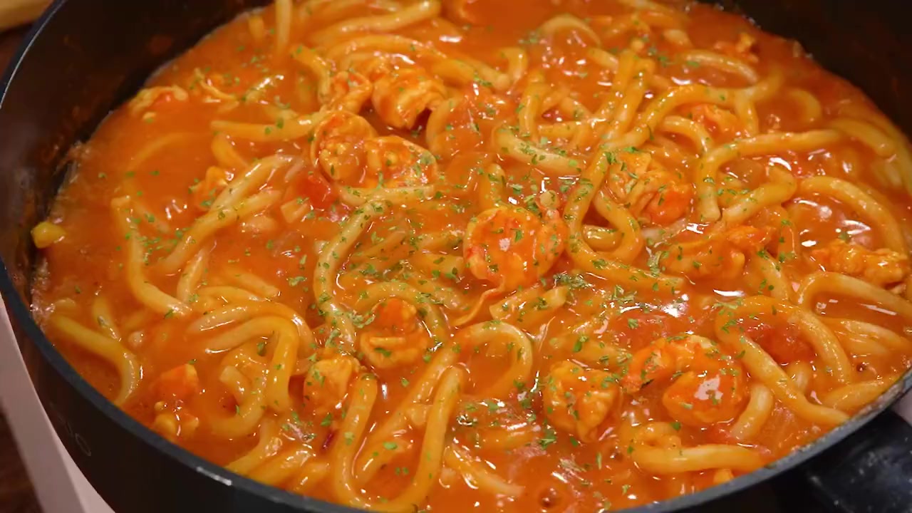 #小封找美食# 【谁能拒绝番茄咖喱乌冬呢】好吃到直击心灵的咖喱番茄乌冬面,汤汁浓郁又入味,