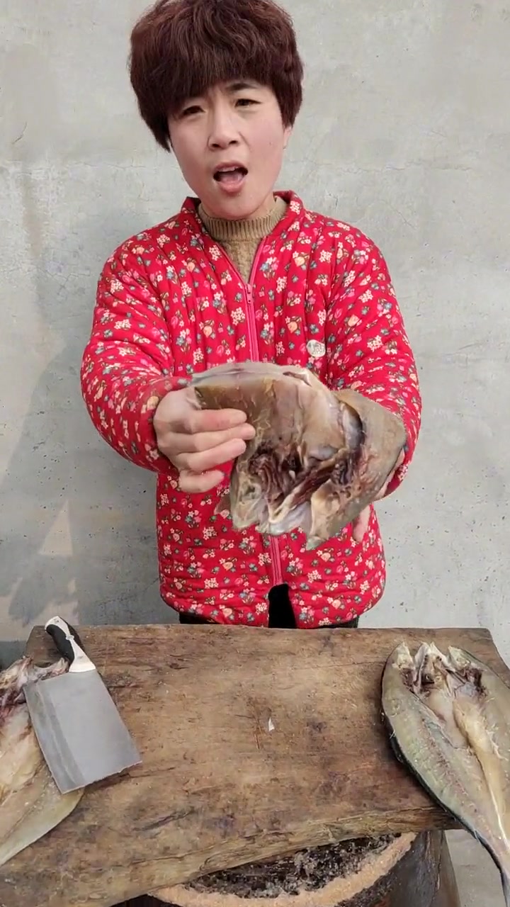 把价格砍下去!自家腌的咸鲅鱼