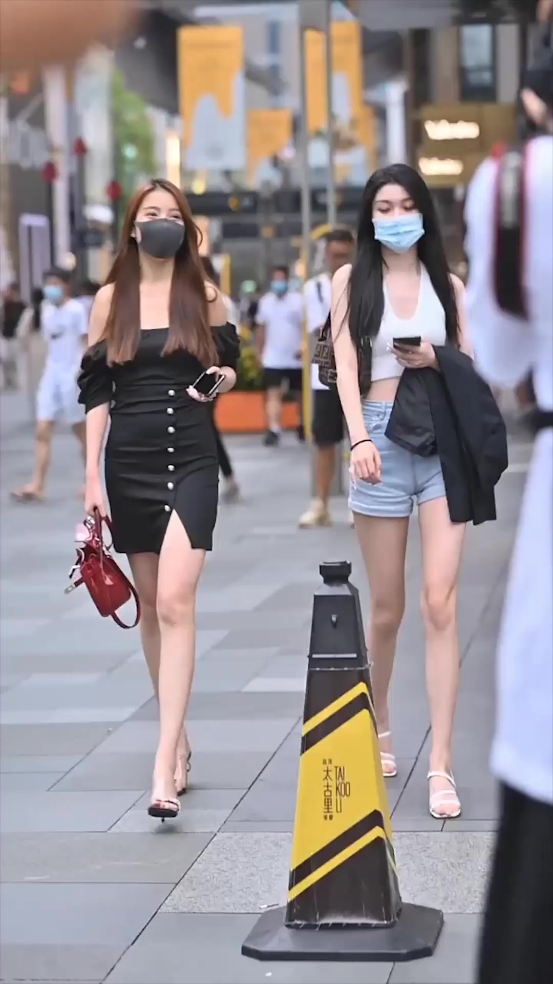 悦悦爱拍摄,我要是有这身材,怕是天天喝奶茶都不会胖吧