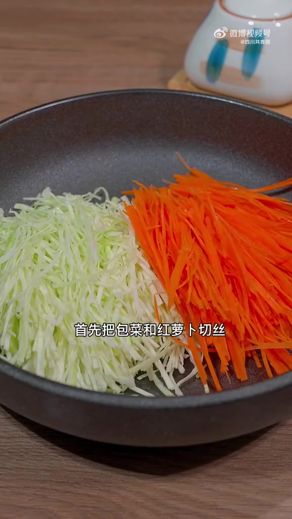 #美食武汉# 【#蔬菜鸡蛋饼有多香#】简单几步搞定蔬菜煎饼,做法简单,营养美味,喜欢你也试