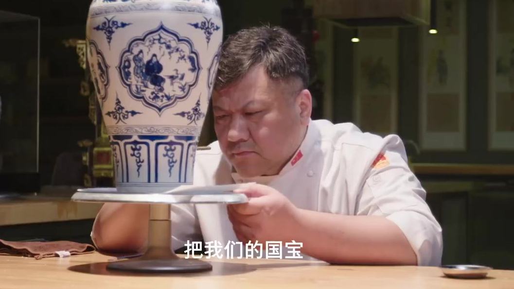 【匠心守传承!#名厨变身名师带着学生造文物#】湖北省非物质文化遗产“鮰鱼制作技艺”传承人常