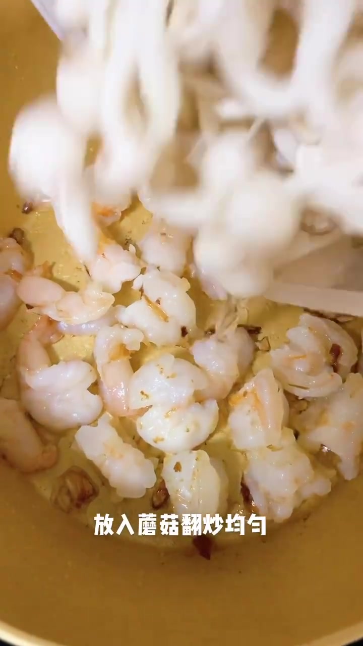 初秋滋补鲜虾蘑菇汤鲜香美味,高蛋白低脂肪今天分享一道简单的汤