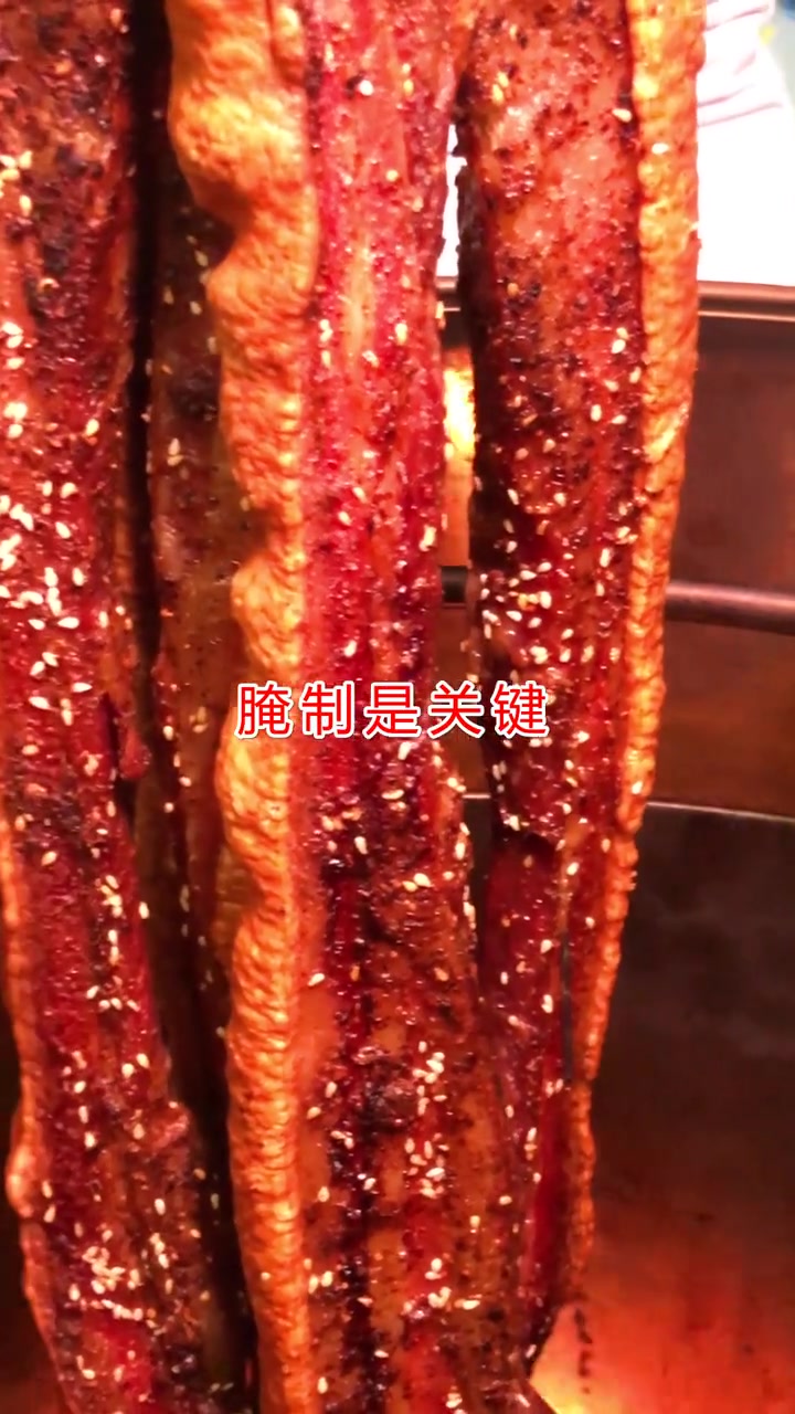 脆皮五花肉腌制配方:五香粉35克、孜然粉60克