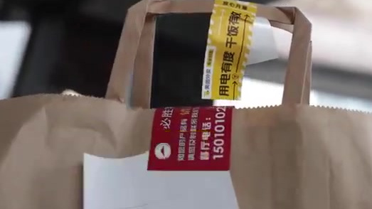 今天,全球积极响应“地球一小时”熄灯活动。低碳的生活方式已经被越来越多的人所接纳,减少食物