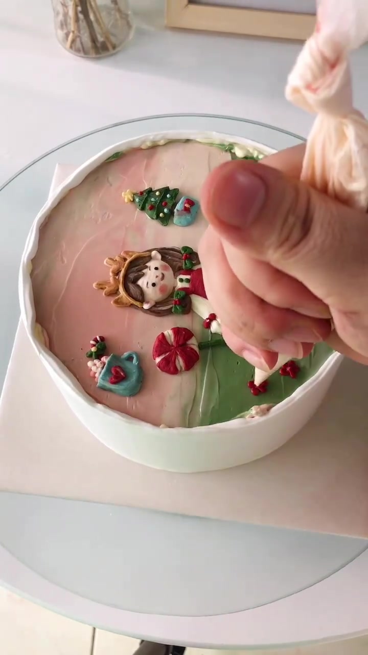 小女孩蛋糕制作过程