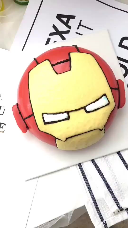 异型淋面蛋糕～钢铁侠和比卡丘主题