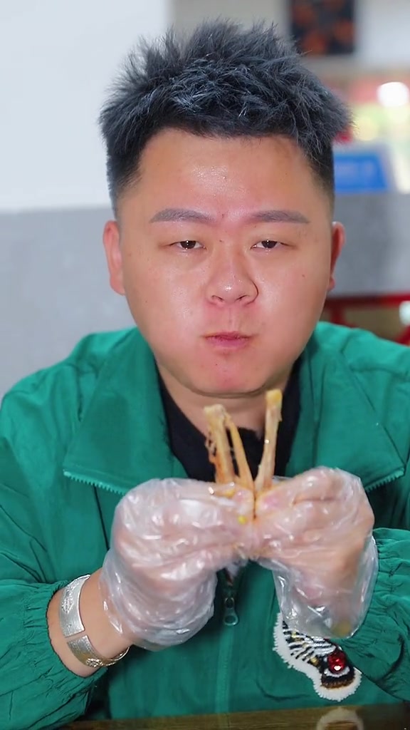 第104集|好吃的东西你看我表情就知道!沃尔玛附近这个鸭爪幸好我没错过 丽江 美食探店 丽