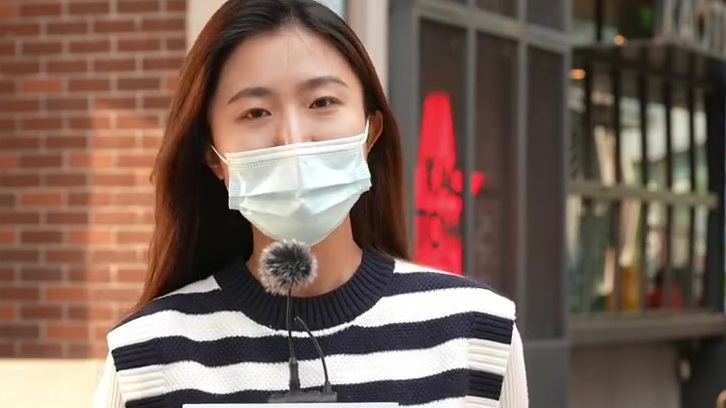 【河南“戴口罩”已入法 】#河南餐饮从业者戴口罩成法定义务# 特殊时期,戴口罩已经成了我们